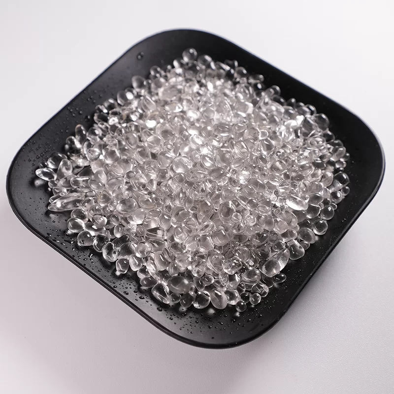 Ang mga kulay na kuwintas na salamin na ginamit para sa malagkit na mga bato at dekorasyon