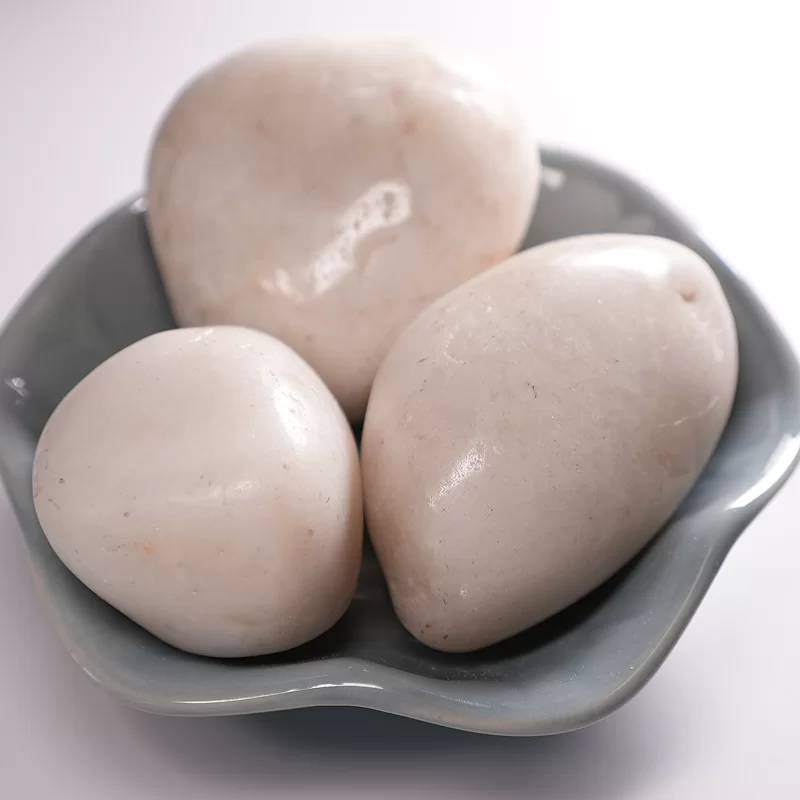 Likas na makulay/puti/itim/dilaw na mga bato ng cobble para sa landscaping ng parke