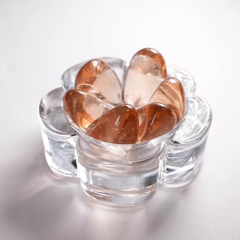 Ang mga kulay na kuwintas na salamin na ginamit para sa malagkit na mga bato at dekorasyon