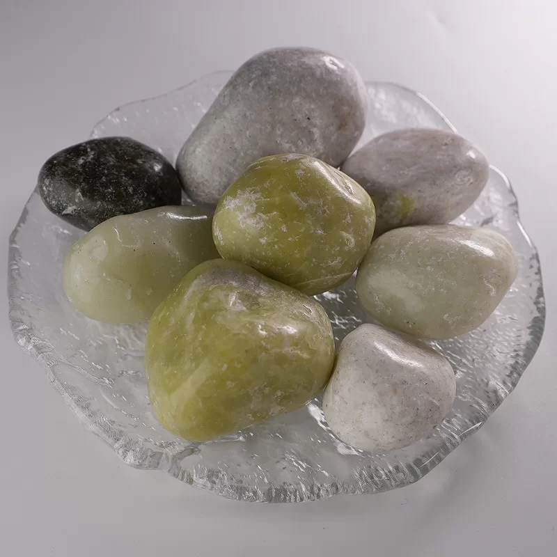 Likas na makulay/puti/itim/dilaw na mga bato ng cobble para sa landscaping ng parke